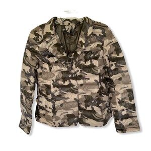 NWT Camouflage Puffer Jacket